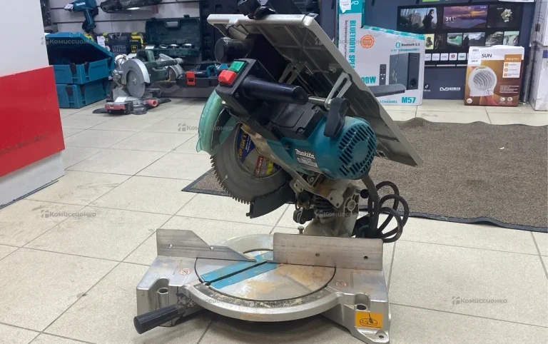 Торцовочная пила makita LH1040