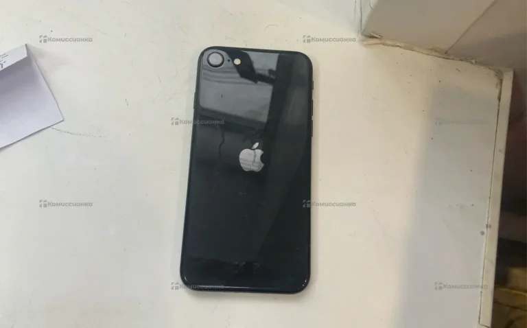 Apple iPhone SE (2020) 3/64 ГБ