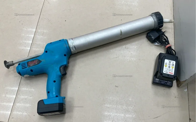 Аккумуляторный пистолет для герметика DCG72-600
