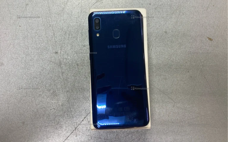 Samsung Galaxy A20 3/32 ГБ