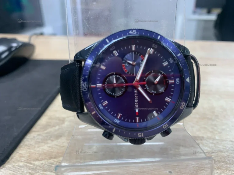 Часы  Tommy Hilfiger