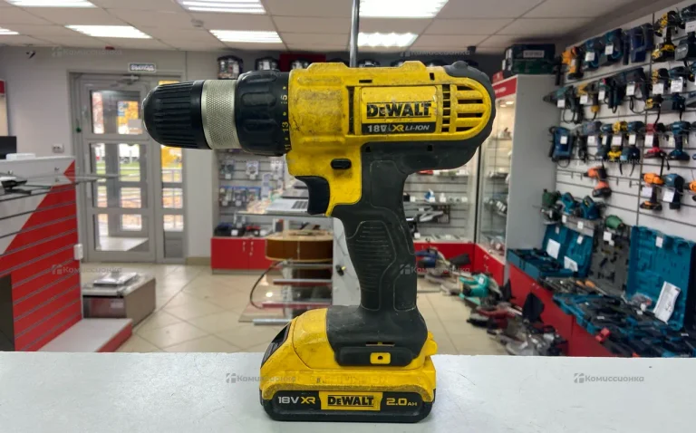 Дрель-шуруповерт dewalt DCD771