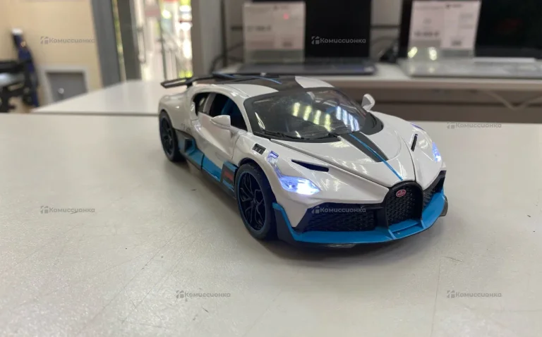 Игрушечная машинка Bugatti