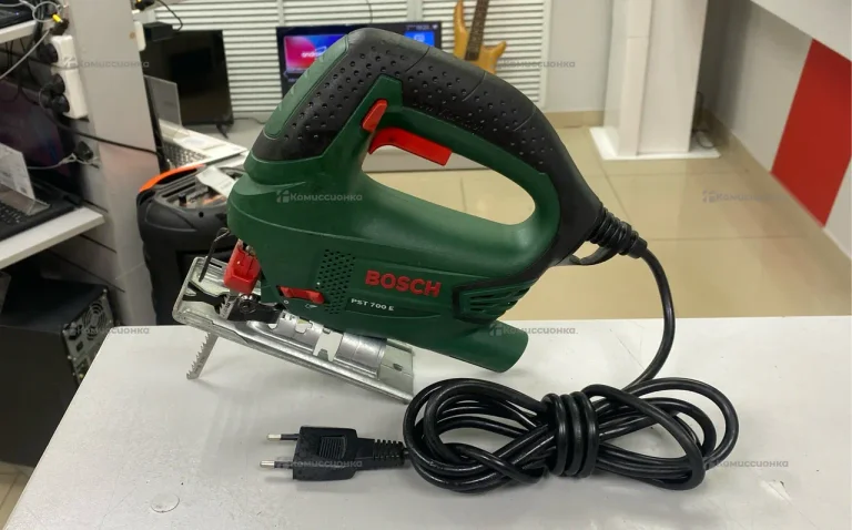 Электролобзик Bosch PST 700 E