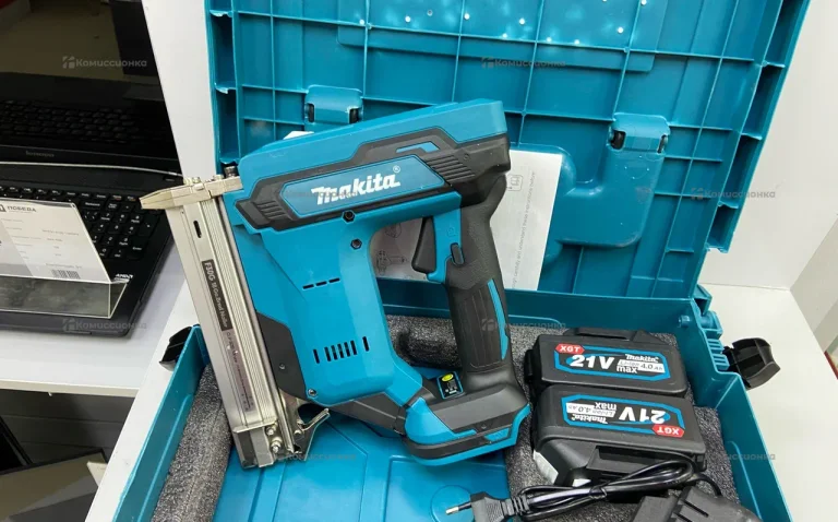 Аккумуляторный гвоздезабивной пистолет Makita