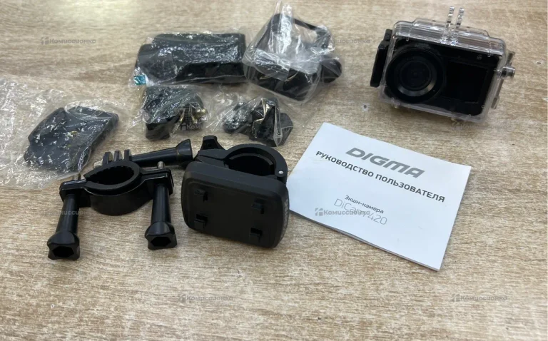 Экшен камера Digma DiCam 420