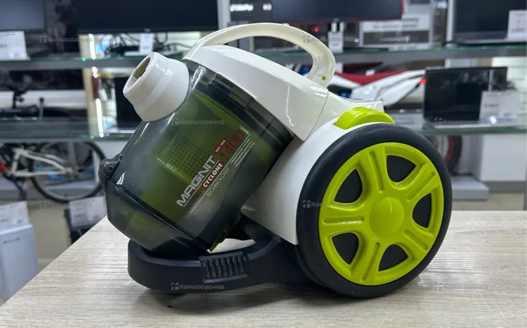 Пылесос  MAGNIT 1400