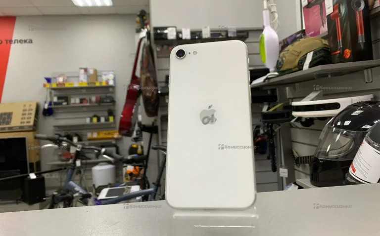 Apple iPhone SE (2020) 3/64 ГБ