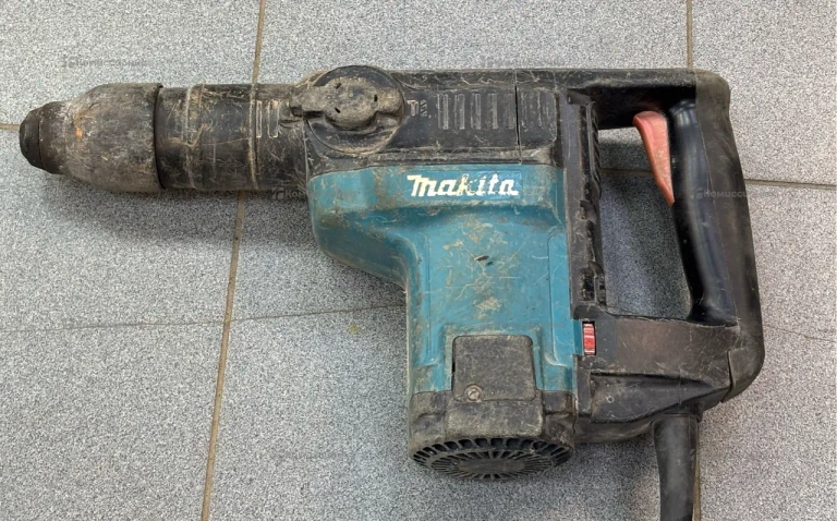 Перфоратор Makita HR 4000C