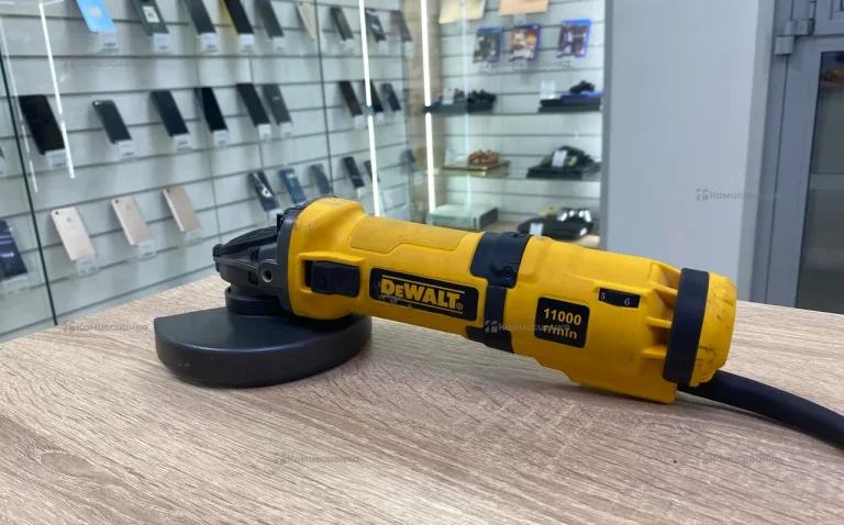 Углошлифовальная машина DEWALT DWE8120