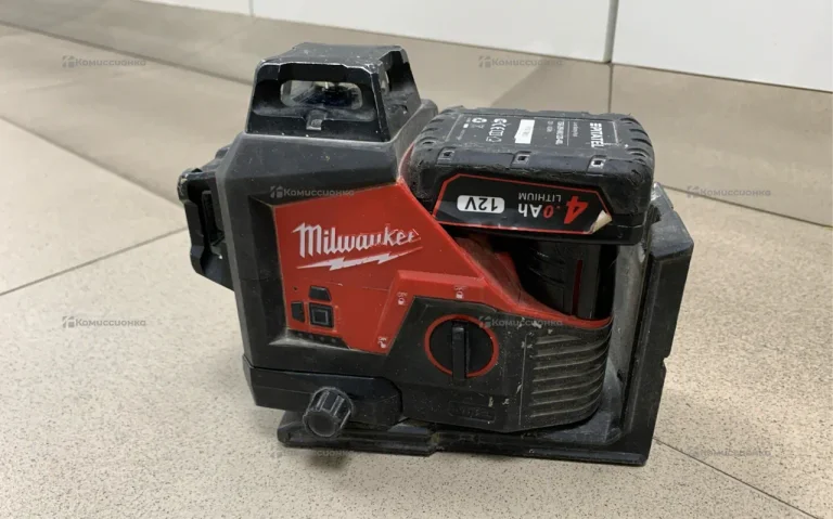 Аккумуляторный лазерный нивелир Milwaukee M12 3PL