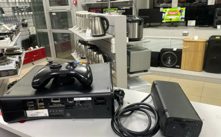 Приставка Xbox 360s.