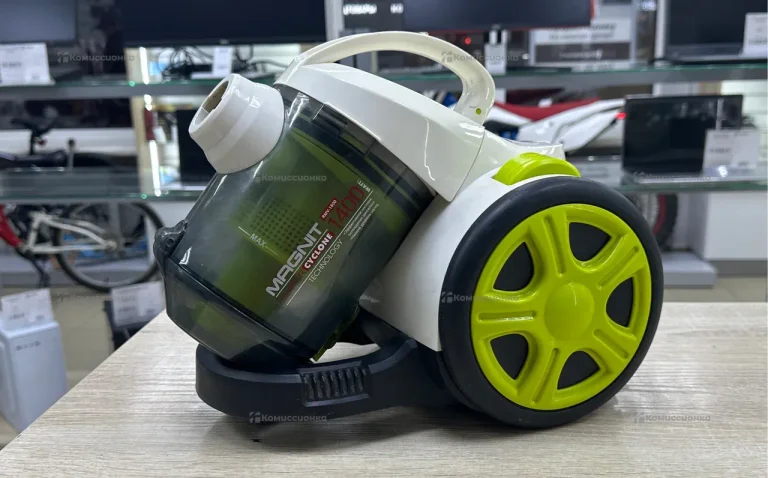 Пылесос  MAGNIT 1400