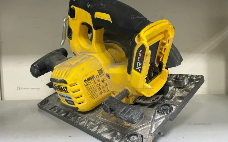Аккумуляторная дисковая ручная пила FlexVolt DCS57