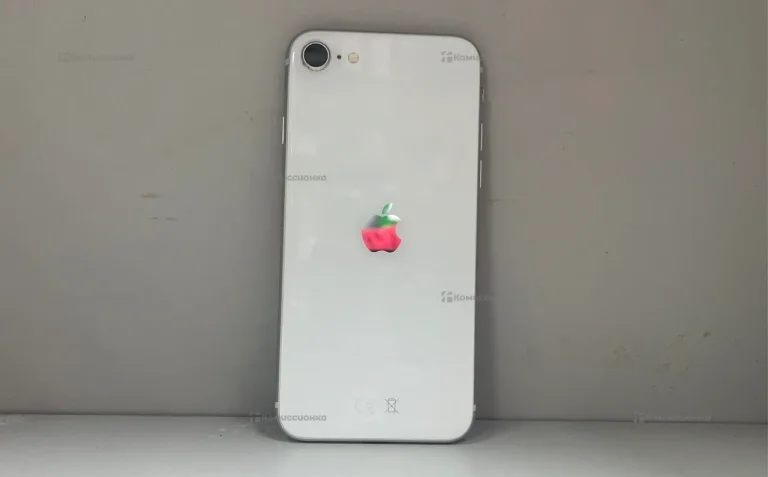 Apple iPhone SE (2020) 3/128 ГБ