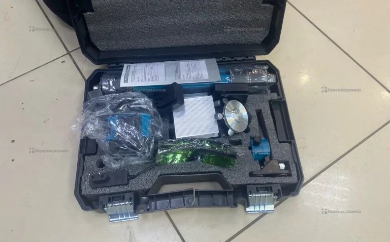 Лазерный уровень Makita.