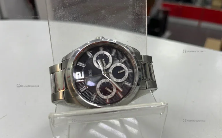 Часы Guess