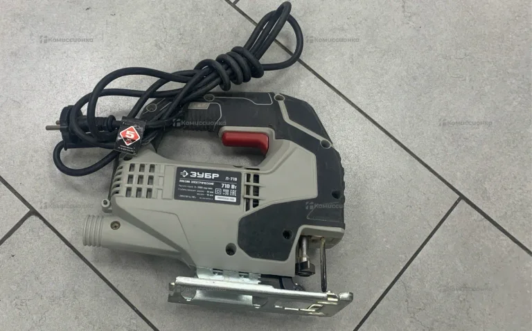 Зубр Электролобзик л-710