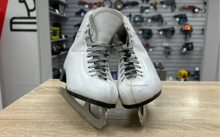 Коньки фигурные 39-40