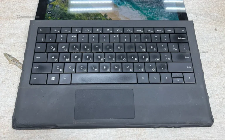 Планшет Surface 1631