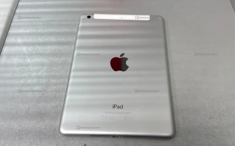 Планшет  iPad mini 3 64gb LTE