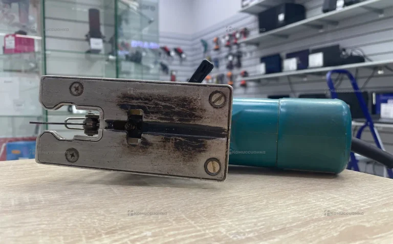 Электролобзик makita 4304T
