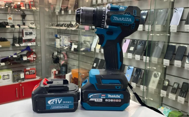 Бесщеточный шуруповерт Makita 21V