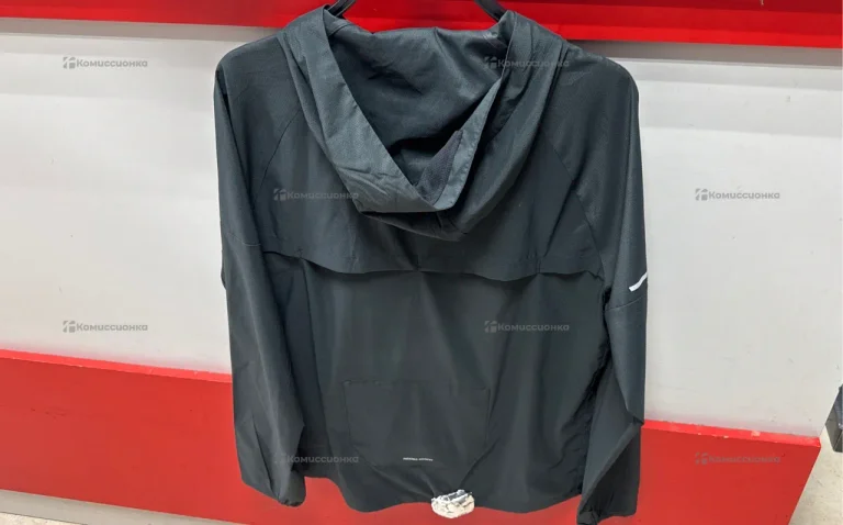 Ветровка Nike (S)