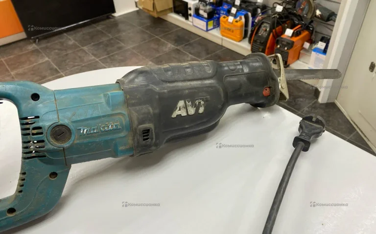 Сабельная пила Makita JR3070ct