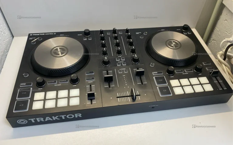 Музыкальный контролер trakror s2 mk3
