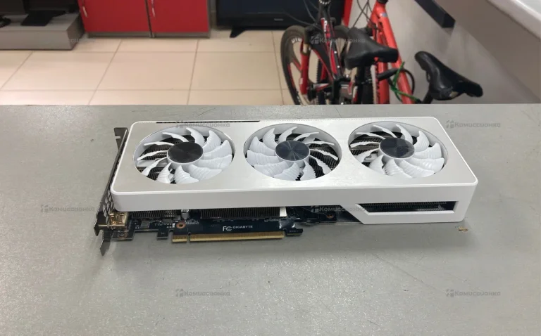 Видеокарта GeForce RTX Gigabyte 12GB