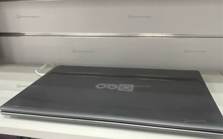 Ноутбук  Default string p142