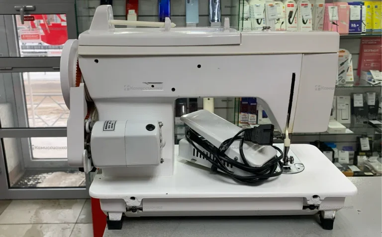 Швейная машина  acme 974