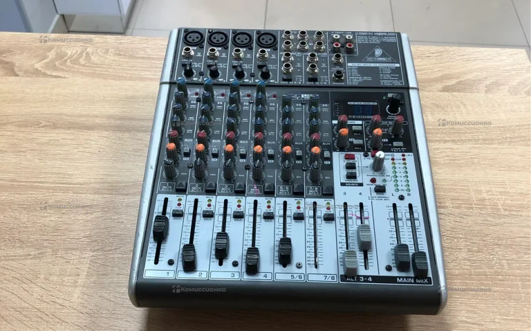 Микшер Behringer xenium x1204usb