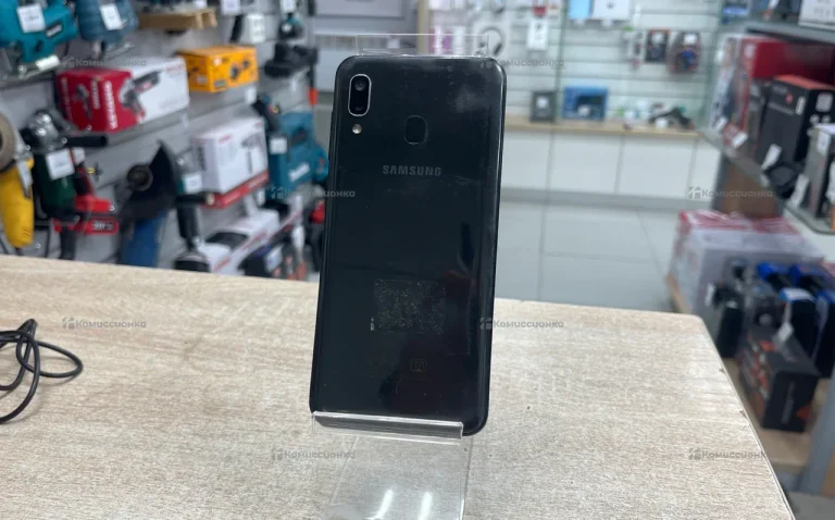 Samsung Galaxy A20 3/32 ГБ