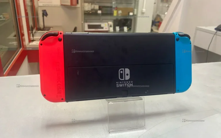 Приставка Nintendo Switch OLED (сильные царапины)