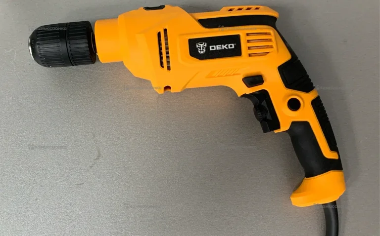 Дрель ударная Deko DKID700.