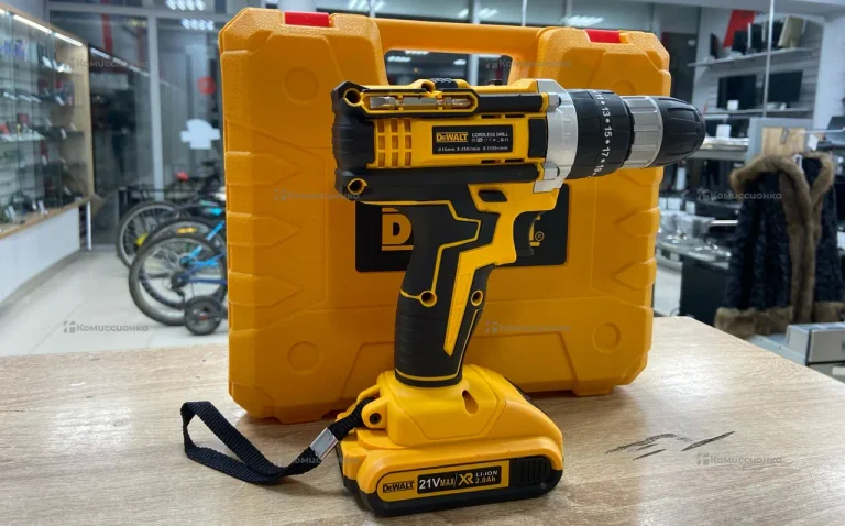 Дрель-шуруповерт Dewalt 21V
