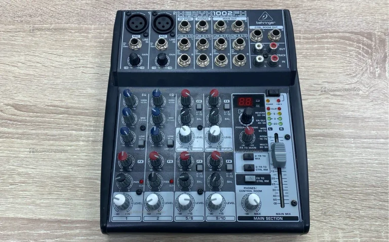 Микшерный пульт Behringer XENYX1002FX