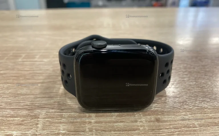 Apple Watch SE 44mm Nike