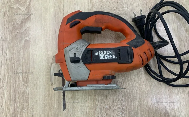 Лобзик Black decker ks999e