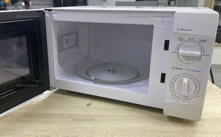 Микроволновая печь midea. mm720cke