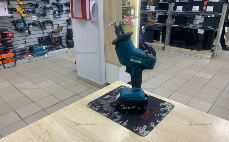 Сабельная Пила Makita синий кейс