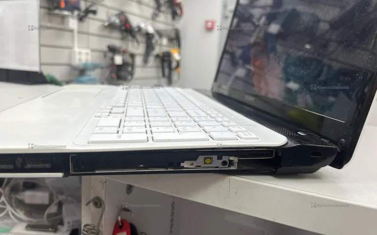 Ноутбук  Sony Vaio 4/512 i3