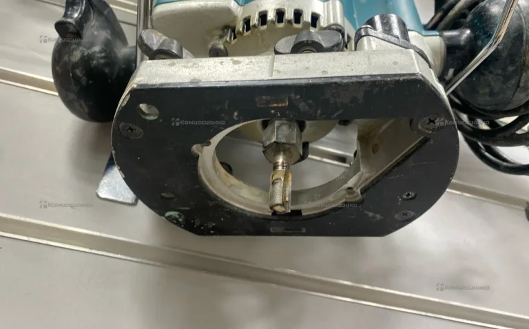 Фрезер makita RP1110C