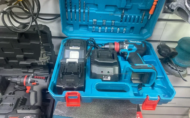 Шуруповерт makita