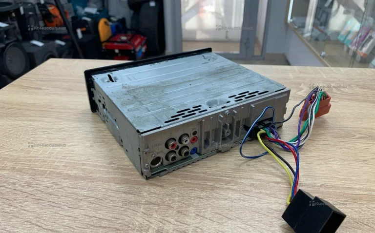 Автомагнитола  Alpine u200