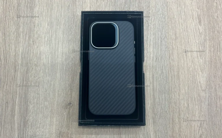 Чехол FC Карбон для Iphone 16 Pro - Лесенка (с защитой кнопок)