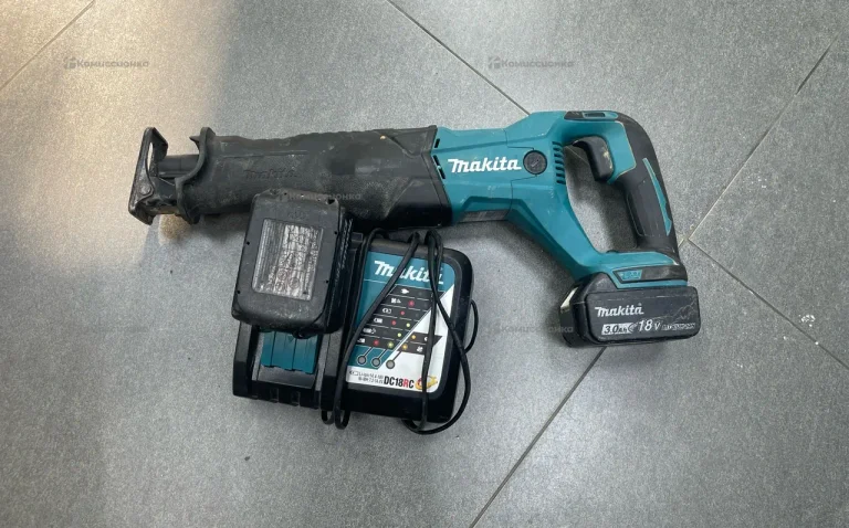 Сабельная пила Makita DJR186