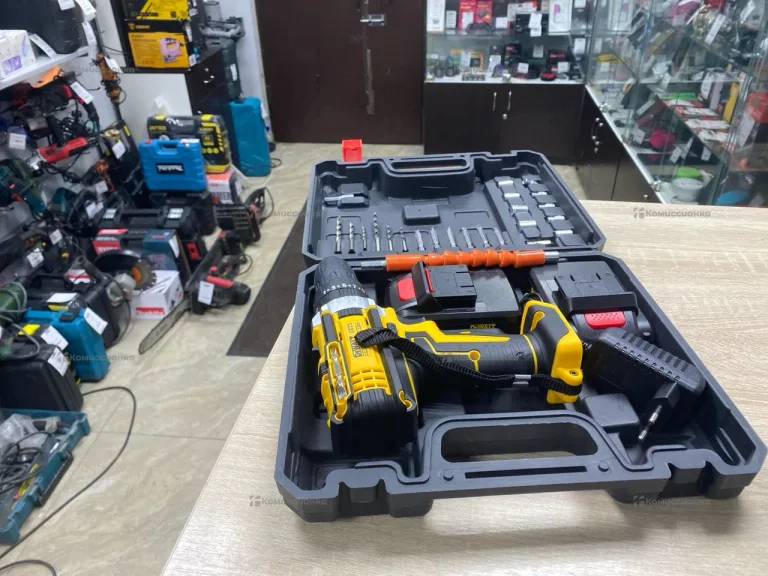 Шуруповерт Dewalt